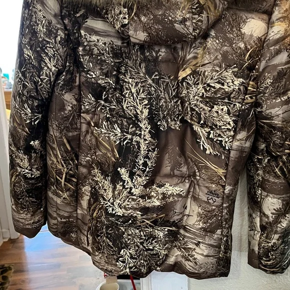 Woman’s Realtree Max-1 XT Camouflage Jacket with Detachable Fur Lined Hood - Picture 6 of 7